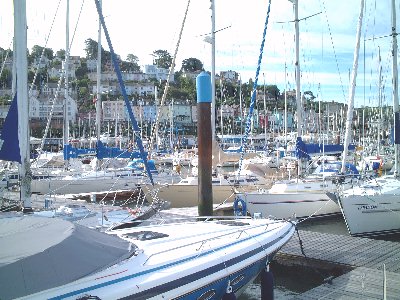 marina05.jpg (48761 bytes)